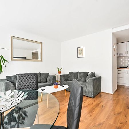 Lovely 2-Bed, Sleeps 6, Near Stratford Station & Abba Voyage, London Exterior photo