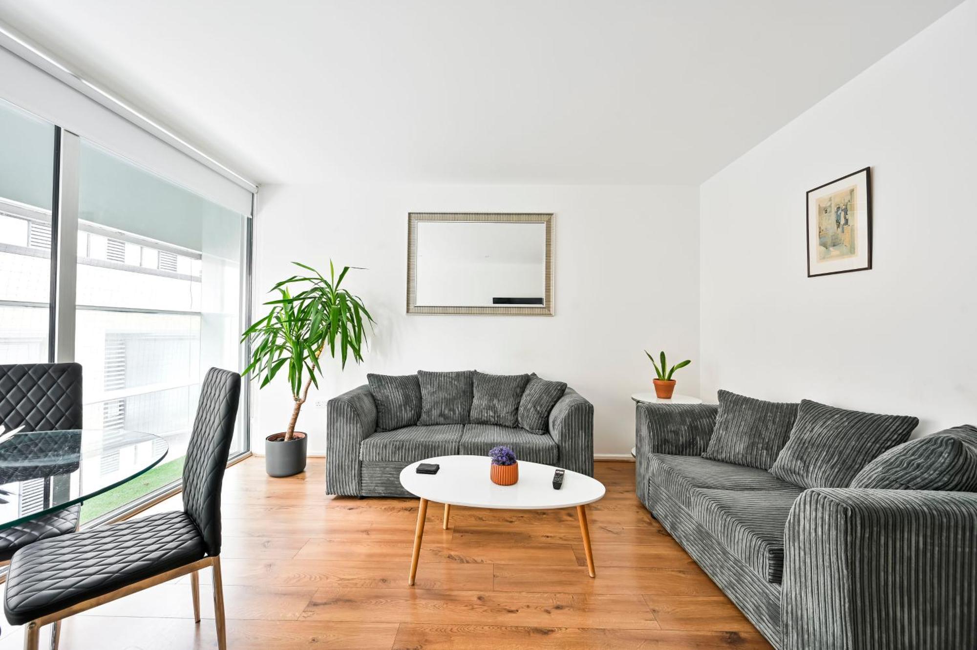 Lovely 2-Bed, Sleeps 6, Near Stratford Station & Abba Voyage, London Exterior photo